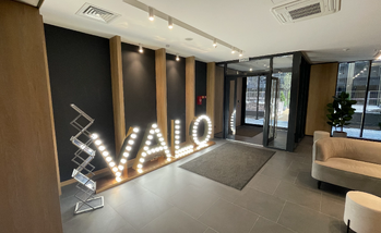 Отделка HPL панелями входной группы в апарт-отеле VALO